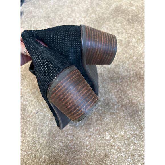 Lucky Brand black suede leather bootie boots block heel western style SZ 8M - Picture 4 of 6